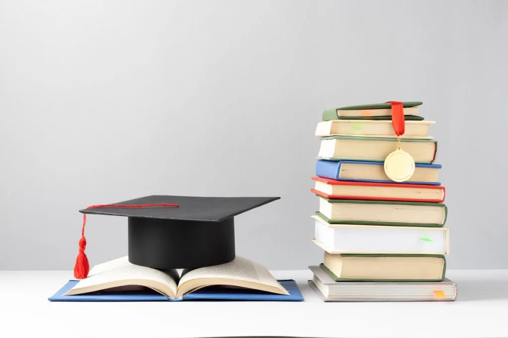 Imagem do Artigo: Enquanto uns reclamam do salário, outros vão ganhar R$2.100,00 a mais por fazer pós-graduação