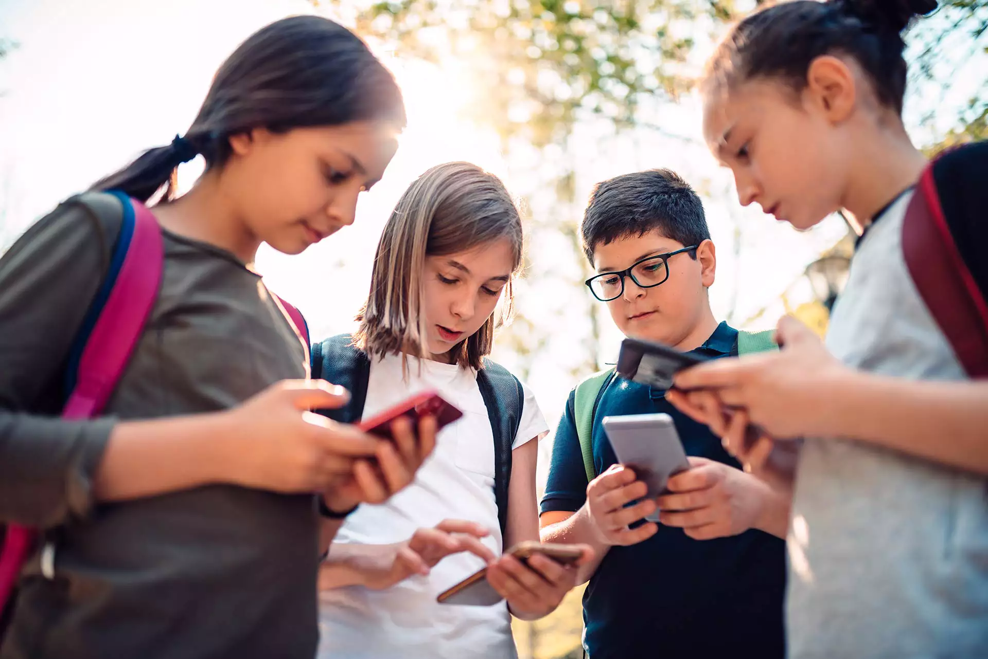 A DEPENDÊNCIA DE INTERNET E SUAS IMPLICAÇÕES NA SAÚDE MENTAL DOS ADOLESCENTES E A NECESSIDADE DE PROGRAMAS ESTRUTURADOS DE COMBATE AO BULLYING NAS ESCOLAS