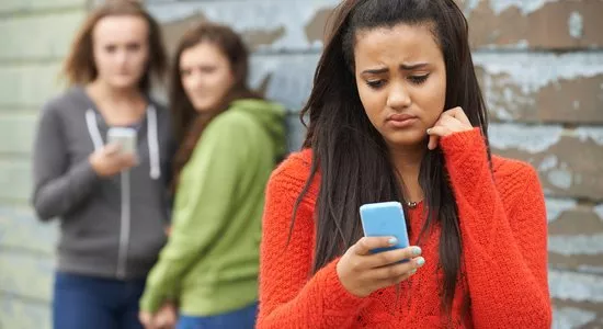 Imagem do Artigo: As escolas podem punir alunos que fazem cyberbullying fora da escola?