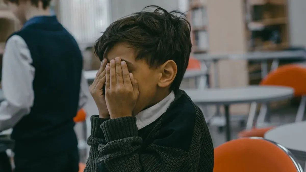Imagem do Artigo: Sua escola pode ser punida por causa de celulares e bullying: entenda a NR-1 agora